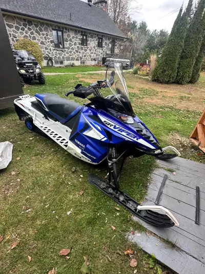 Yamaha SR VIPER 2014 (137") Seulement 34328 kilomètres!! Machine super propre et en bonne état!! Sho...