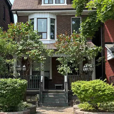 2Bdrm apt. In Little Italy/ Trinity Bellwoods