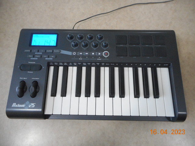 MIDI Controller - Keyboard in Pro Audio & Recording Equipment in Ottawa