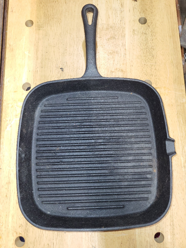 Vintage square grill pan in Kitchen & Dining Wares in Hamilton - Image 2
