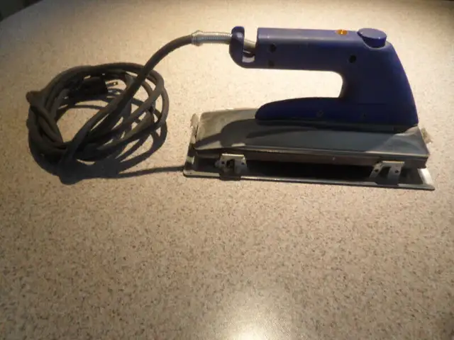 Carpet iron. in Power Tools in St. Catharines - Image 3