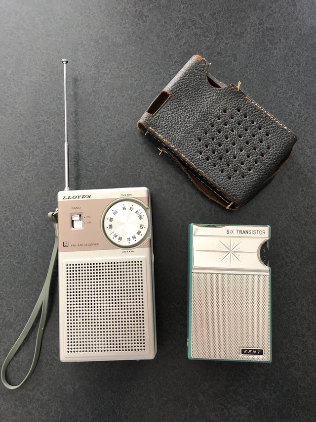  Antique transistor radios. in Arts & Collectibles in Windsor Region - Image 3