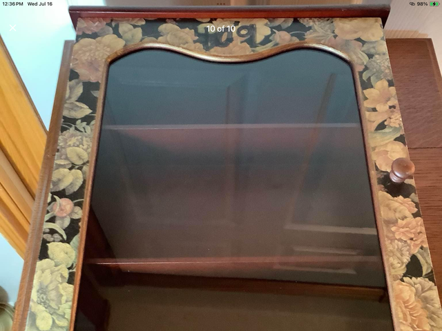 Vintage 3 Shelf Wd Wall Cabinet w Floral Design Bordering Mirror in Bookcases & Shelving Units in Belleville - Image 9