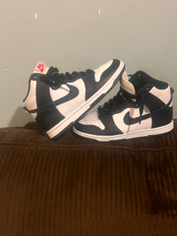 Size 5 Nike Dunk sneakers