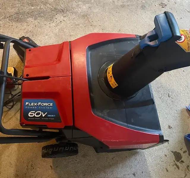 Toro e21 Electric Snow Blower *Excellent condition!* in Snowblowers in Laval / North Shore - Image 3