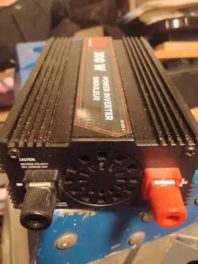 Get reliable power on the go with this MotoMaster 300W power inverter, which is in good working cond...