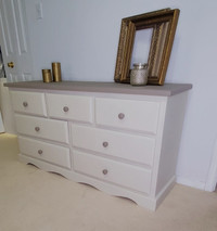 Dresser in White and Taupe – 7 drawers