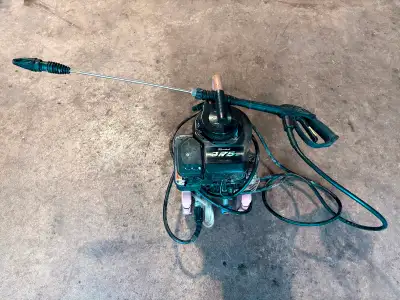 IF YOU ARE NOT INTERESTED IN BUYING DO NOT MESSAGE AND WASTE MY TIME Pressure washer with carry hand...