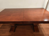 Big solid wood Dining table with 6 Kroehler matching chairs.