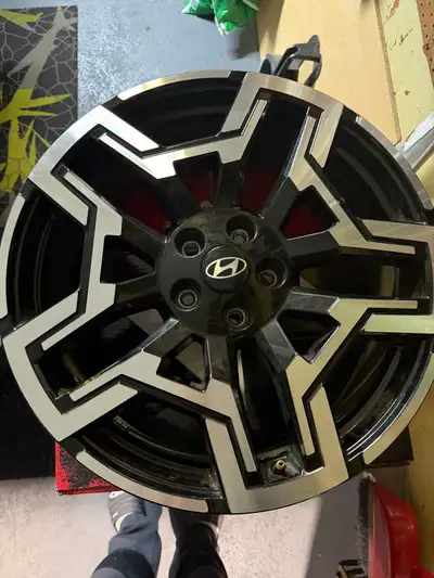 2025 hyundai santa cruz/palisade 20 inch oem wheels only 500 km on them take offs absolutely mint co...