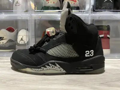 Jordan 5 Metallic Black Pre-owned Size 8.5, View more