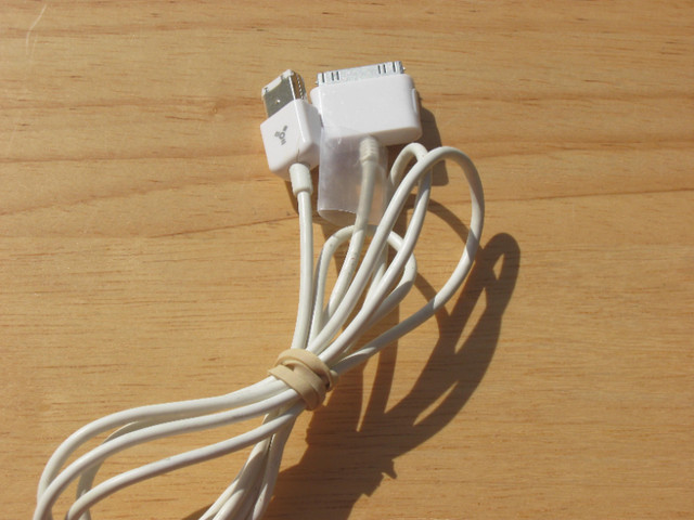 Câble USB de synchronisation & charge APPLE 30-pin to USB Cable dans Câbles et connecteurs  à Ville de Montréal - Image 3