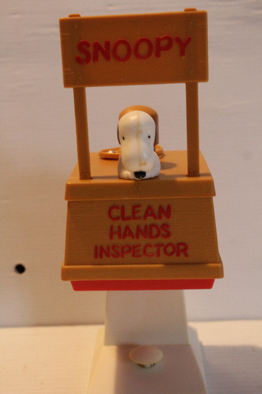 Snoopy Peanuts Nettoyeur  mains Clean hands inspector 1974 dans Art et objets de collection  à Ville de Québec - Image 4