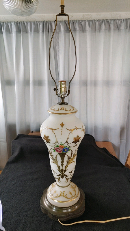 Large Antique Table Lamp in Arts & Collectibles in Leamington - Image 2