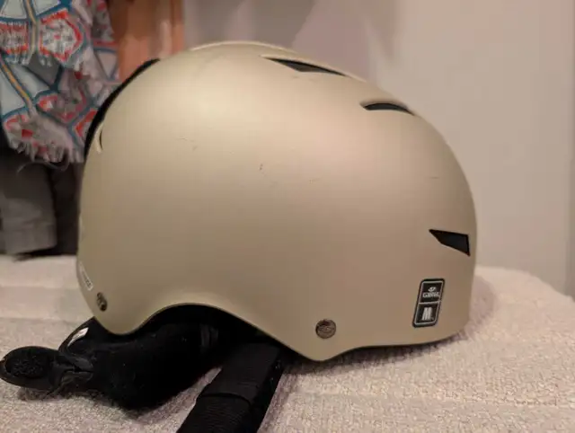 Giro Helmet in Snowboard in City of Montréal - Image 3