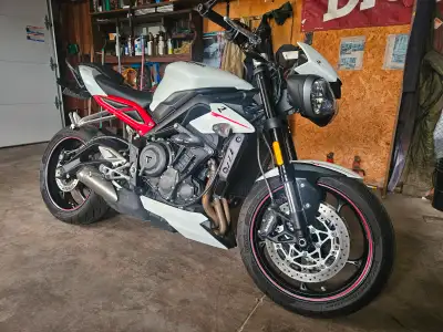 2018 Triumph Street Triple Very Clean and well maintained. Brand new Pirelli Tourismo grand touring...
