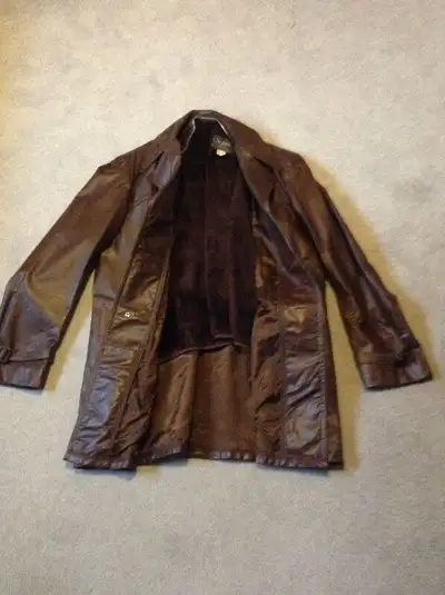 Leather Jacket .... Size 46 tall .... with liner ... .... 100% leather ... exellent condition ... .....