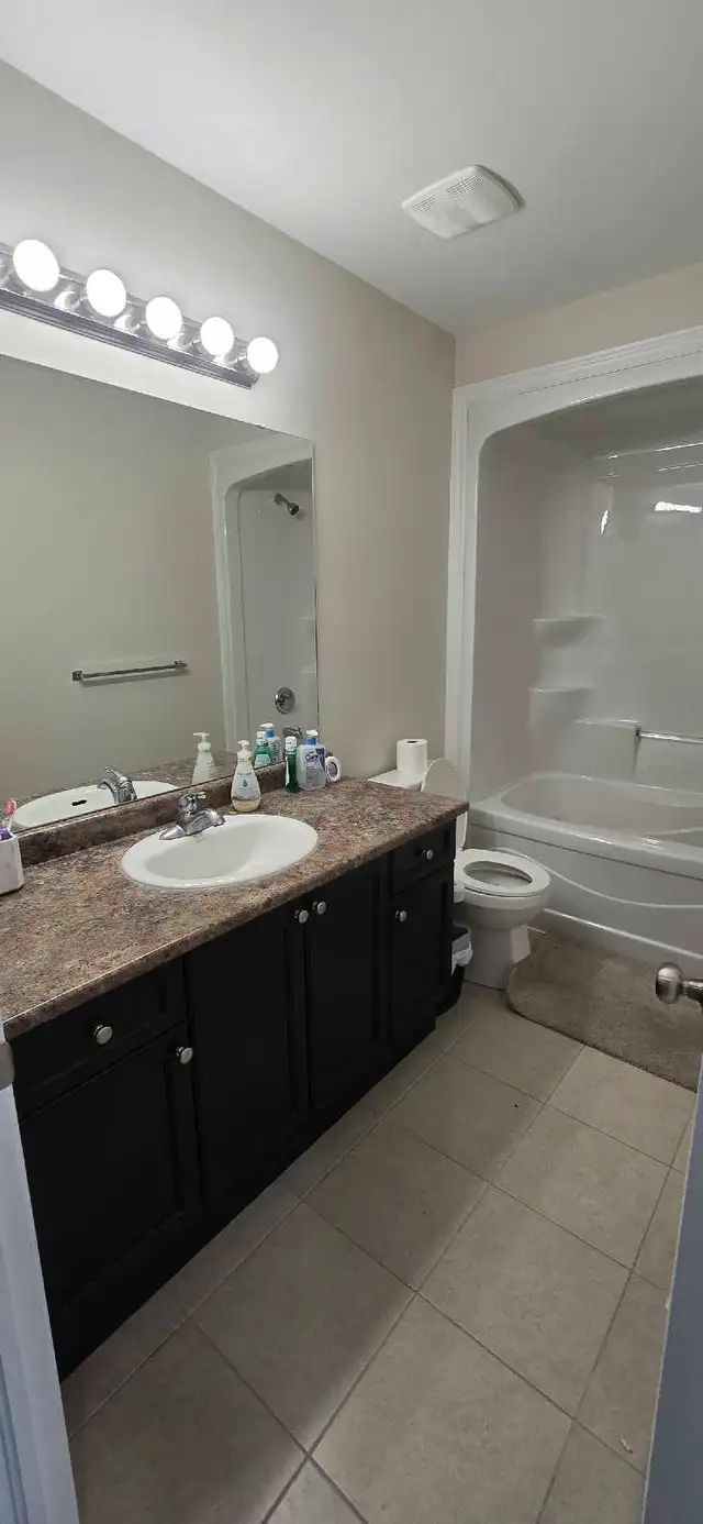 Upper level Private Furnished Room Rent Hamilton in Room Rentals & Roommates in Hamilton - Image 7