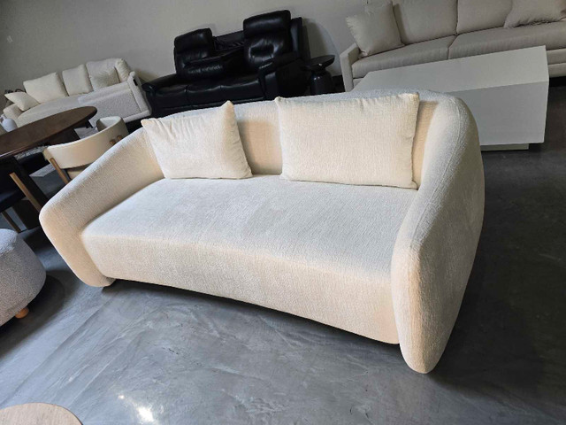 sofa set in Couches & Futons in Barrie