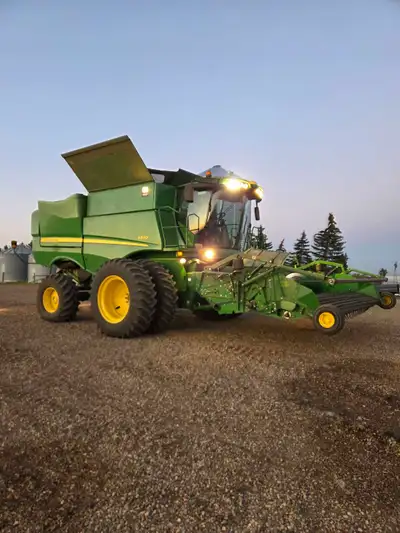Low Hours 2016 this combine is fully loaded and always sheded Very Clean! owned it since 160 hrs sun...