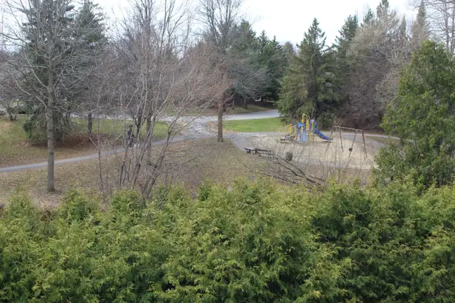 Comfortable townhouse for rent in Kanata. Two minutes to the 417 in Long Term Rentals in Ottawa - Image 17
