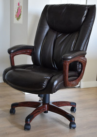 Staples Westcliffe Bonded Leather Manager's Chair - Brown