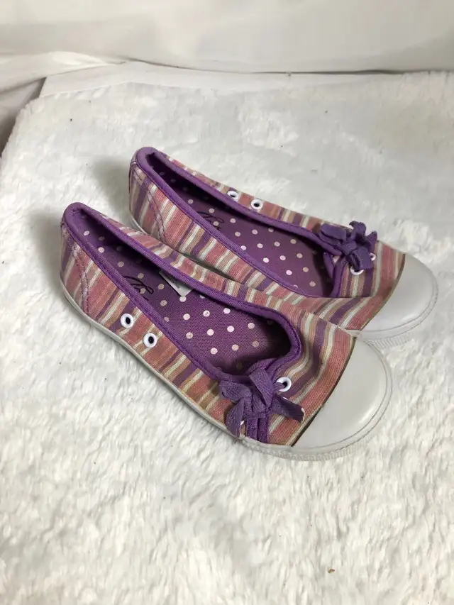 Girls Slip On Shoes. Size 2.
