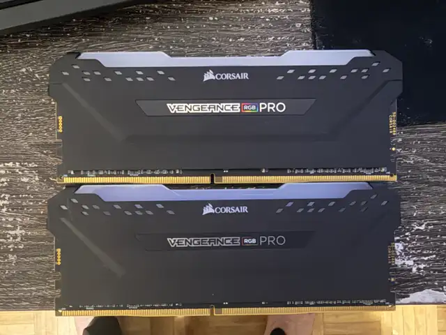 Corsair Vengeance RGB Pro 32GB DDR4 RAM 300$ 