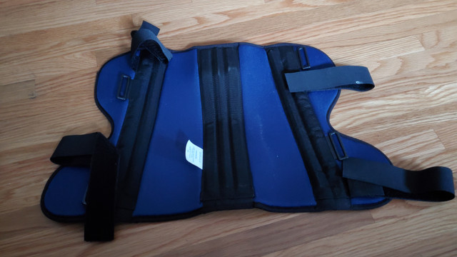 Knee brace CE brand Medium 25$ in Health & Special Needs in Calgary