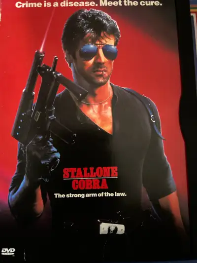 Sylvester Stallone - Cobra - film DVD bilingue : anglais et français. À vendre 5$. Shipping 5$.