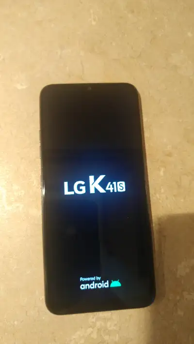 LG K41S En parfaite condition, aucunes égratignures, comme NEUF. Non verrouillé, donc fonctionne ave...