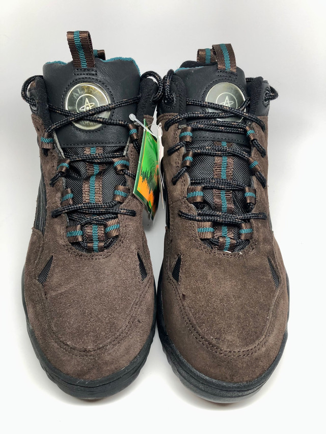 Altra Leather Lace Up Hiking Boots Brown  Shoes Men’s 10  New in Men's Shoes in North Bay - Image 2