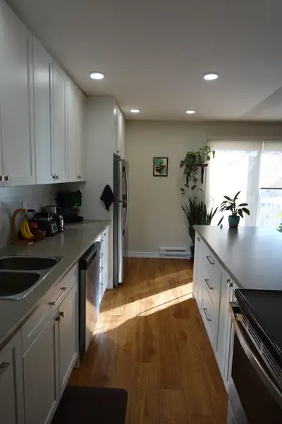 Realstar's Moira Apartments are ideally located in the heart of Belleville, near the Via Rail Statio...