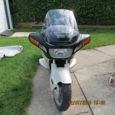 Moto Honda Pacific Coast 800cc 1989. Je suis le seul proprio, je l'ai achetée neuve. Elle a toutes s...