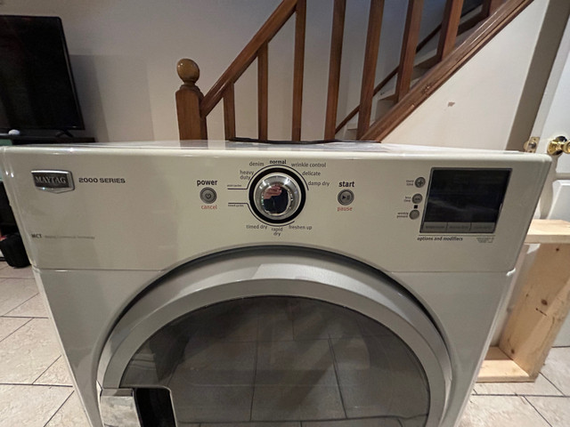 Maytag 2000 series gas dry in Washers & Dryers in Owen Sound - Image 2