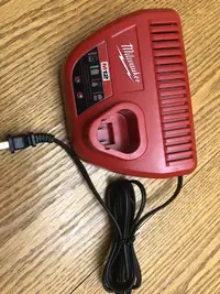 Chargeur 12 v milwakee