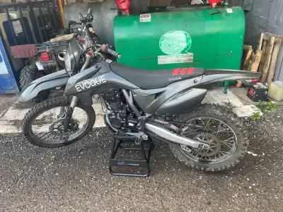 250cc 4 stroke 2024 Evoque Dirt Bikes. Full sized.Great for adults or teens. Has electric start and...