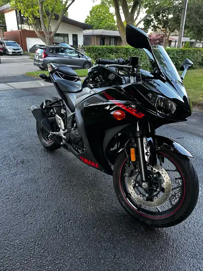 Great condition 2015 yamaha R3 in black with red decals. I bought this bike new in 2016 from yamaha...