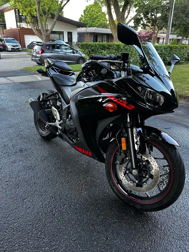 2015 Yamaha YZF-R3 non ABS in Sport Bikes in Oakville / Halton Region - Image 2