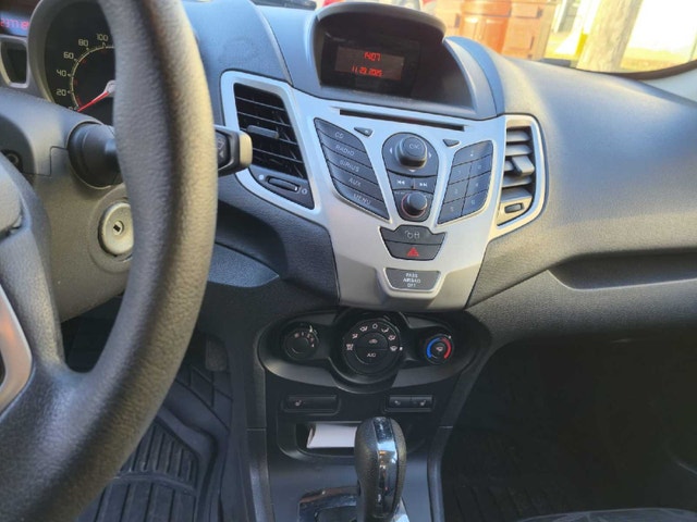 Belle Ford Fiesta 2012 auto 230k AC tt électriques sièges chauff — photo 4