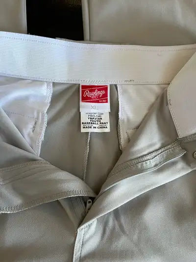 Rawlings youth baseball pants in light grey, size XL. Worn once. No rips or tears. Comes from smoke...