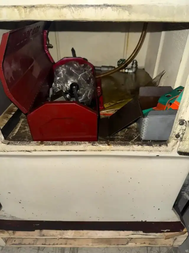 Rectifieuse Chevalier FSG 618M surface grinder in Other in Drummondville - Image 7