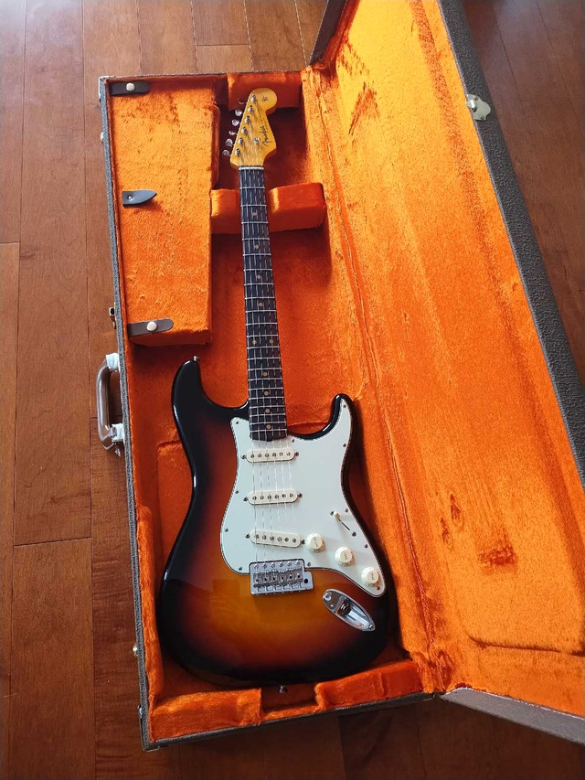 Fender Stratocaster American Vintage '61 dans Guitares  à Laval/Rive Nord - Image 4