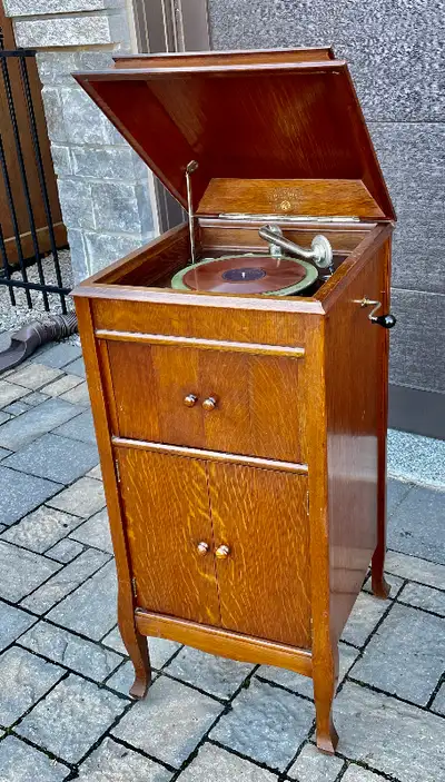Antique “Columbia” Grafonola (c. 1910;  OAK Casing; Works!), View more