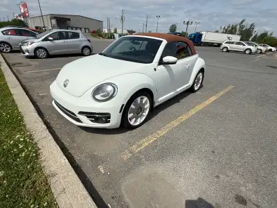 New Beetle, 2019, 2.0L Turbo, 63,000km, sièges cuir et chauffants , déflecteur d’air, GPS , caméra d...