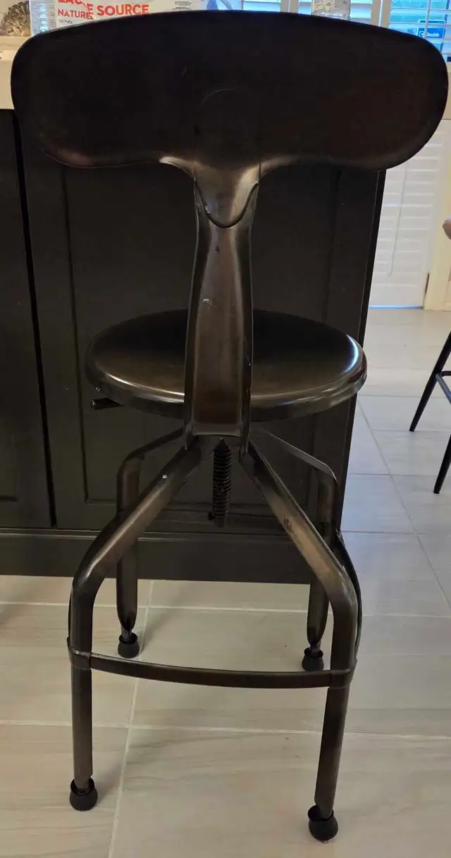 Metal swivel bar stools x3 in Chairs & Recliners in Oakville / Halton Region - Image 6
