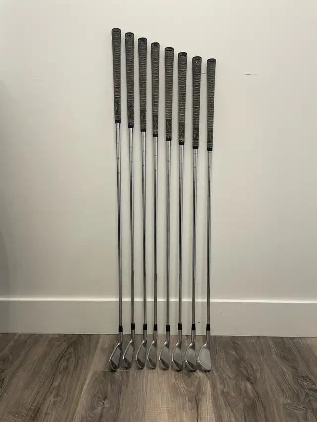 Titleist 712CB Irons in Golf in London - Image 4