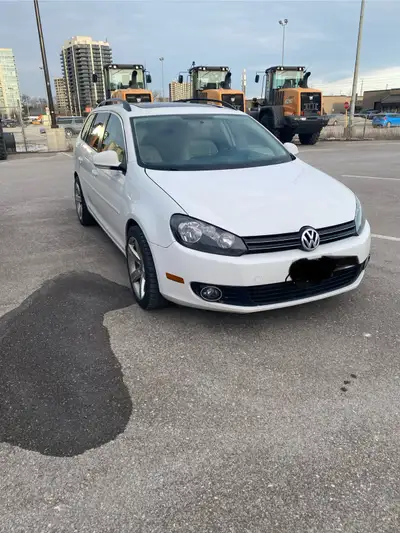 2011 Volkswagen Jetta Wagon TDI fully loaded lots of new parts. Kilometres are 246,000 Known issues...
