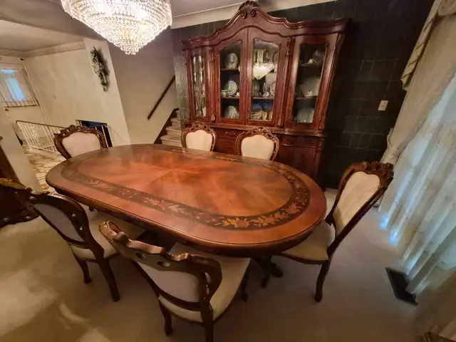 walnut dining room set in Dining Tables & Sets in Windsor Region - Image 3