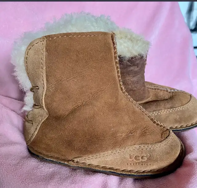 Child uggs boots in Clothing - 6-9 Months in Oshawa / Durham Region - Image 6
